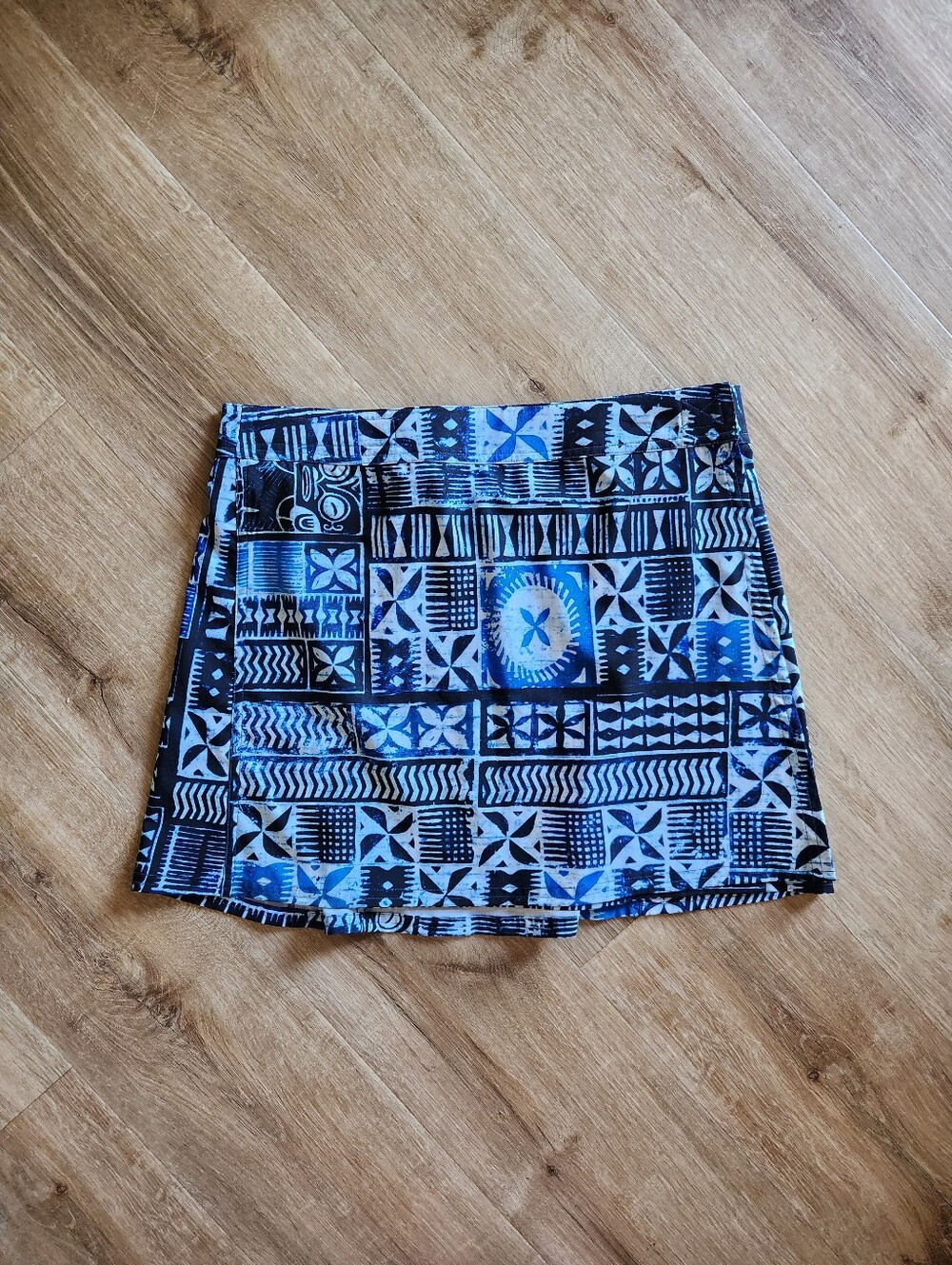 Ripskirt Pacific Tapa Blue Batik Print Length 1 Lotta Leg Skirt Size Medium - Picture 1 of 7